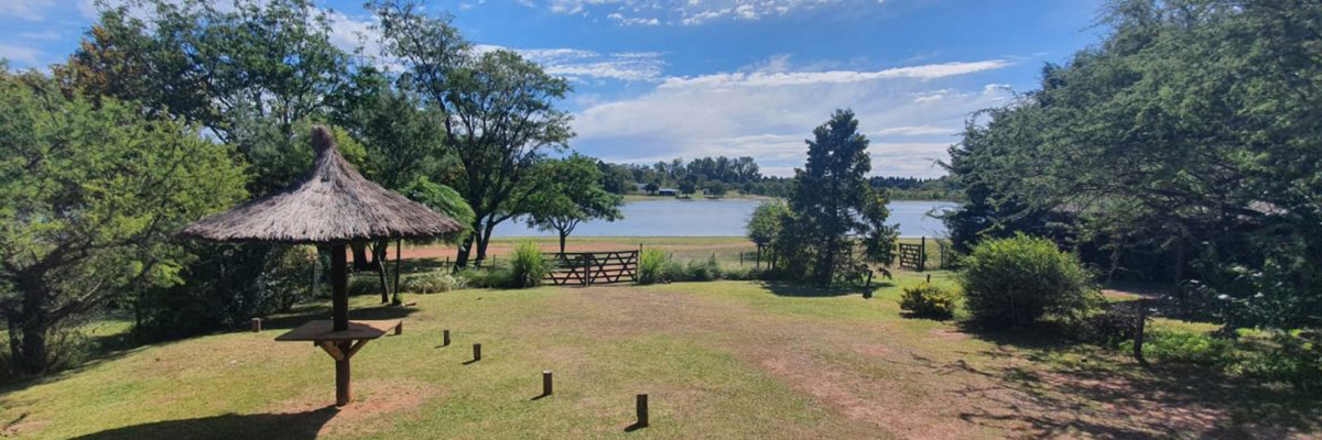 Galería de Cabañas del Dique a orillas del lago en Villa del Dique